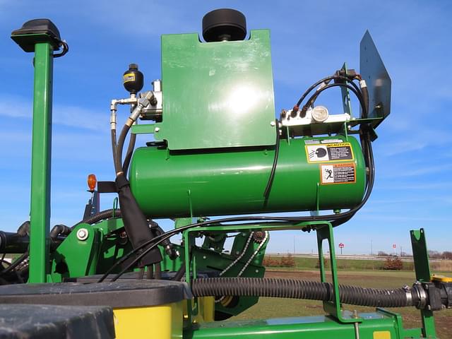 Image of John Deere 1775 equipment image 3