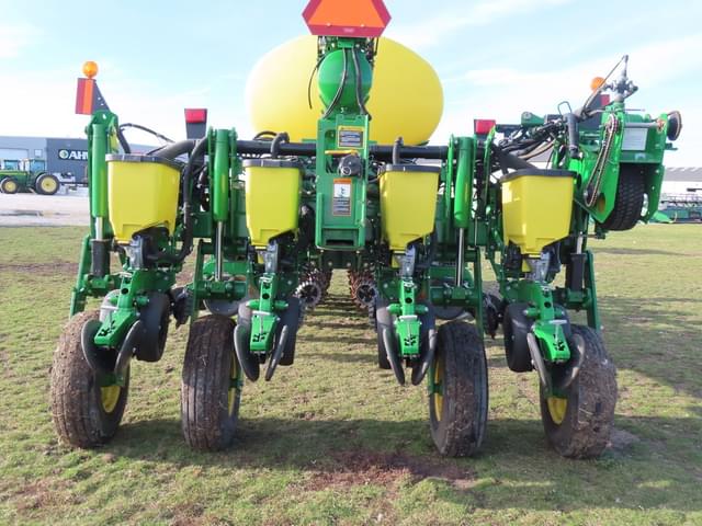 Image of John Deere 1775 equipment image 3