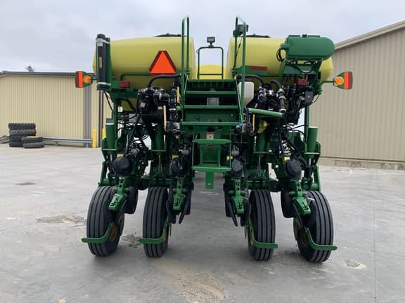 Image of John Deere 1775 equipment image 3