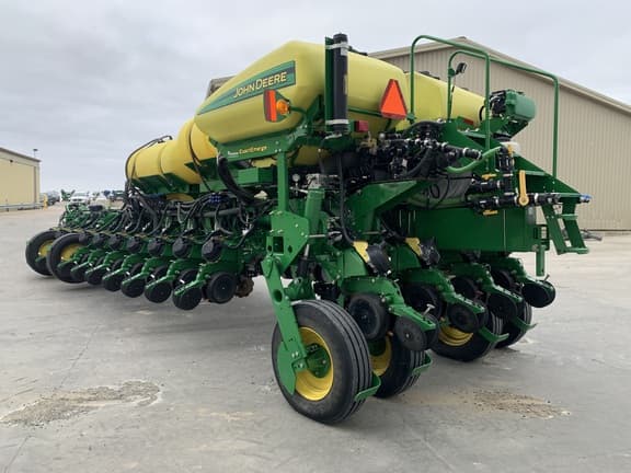 Image of John Deere 1775 equipment image 4