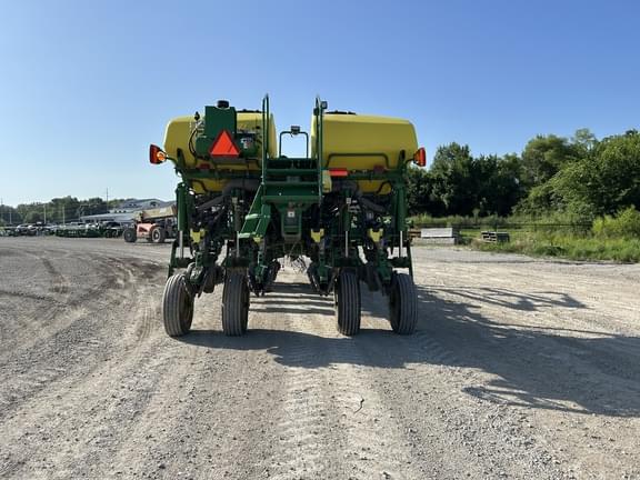 Image of John Deere 1775 equipment image 4