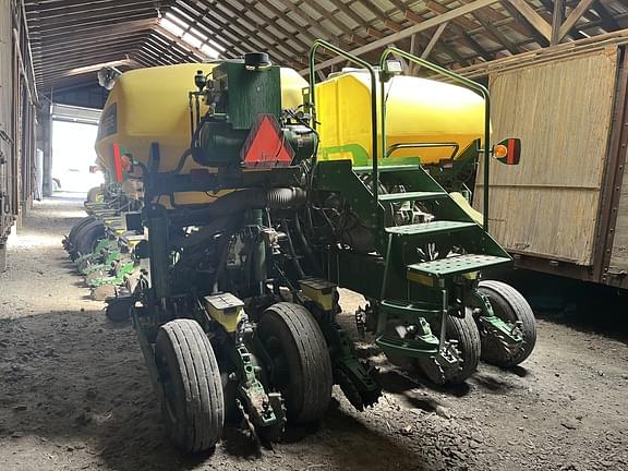 Image of John Deere 1775 equipment image 4