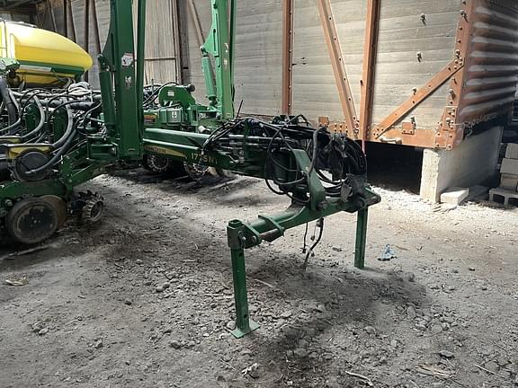 Image of John Deere 1775 equipment image 3