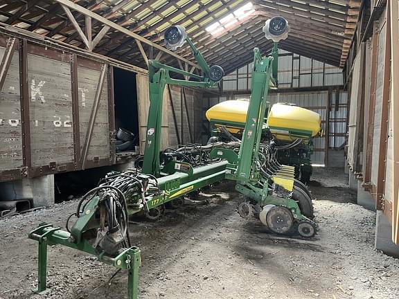 Image of John Deere 1775 Primary image