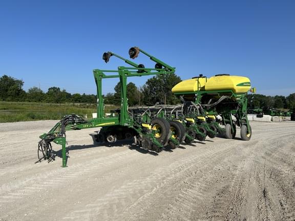 Image of John Deere 1775 Primary image