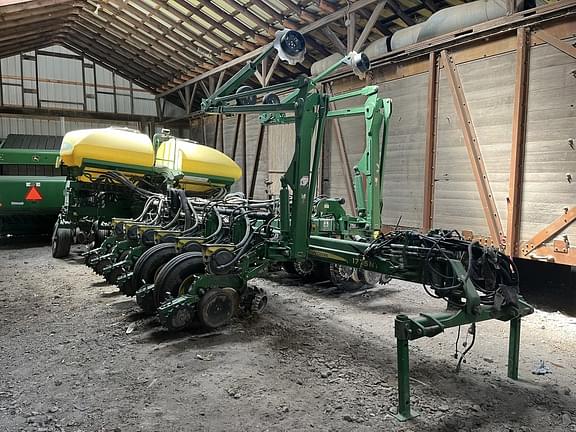 Image of John Deere 1775 equipment image 1