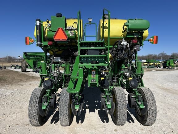 Image of John Deere 1775 equipment image 3