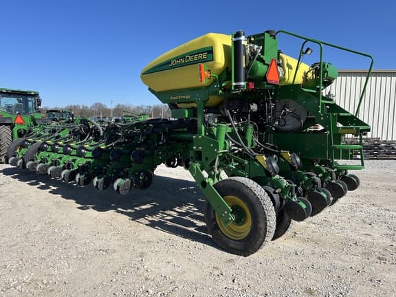 Image of John Deere 1775 equipment image 2