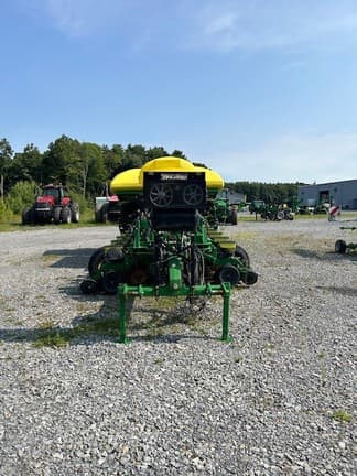 Image of John Deere 1775 equipment image 2