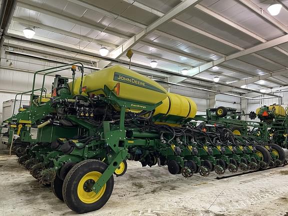 Image of John Deere 1775 equipment image 1