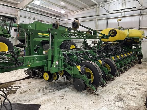 Image of John Deere 1775 equipment image 2