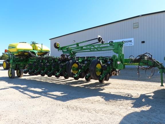 Image of John Deere 1775 equipment image 3