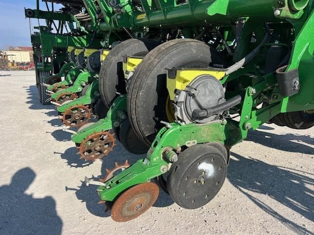 Image of John Deere 1795 equipment image 3