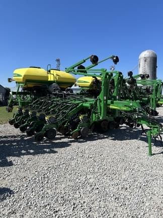 Image of John Deere 1795 equipment image 2