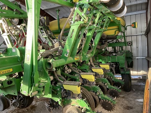 Image of John Deere 1795 equipment image 2