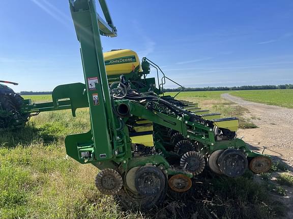 Image of John Deere 1795 equipment image 2