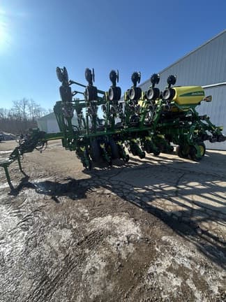 Image of John Deere 1795 equipment image 1