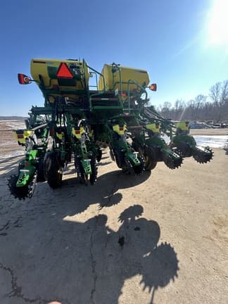 Image of John Deere 1795 equipment image 2