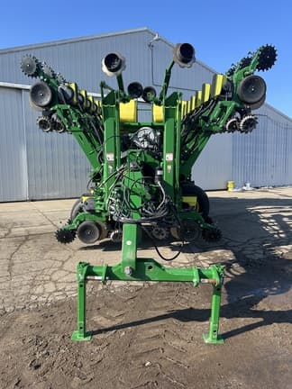 Image of John Deere 1795 equipment image 4