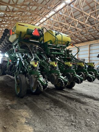 Image of John Deere 1795 equipment image 2