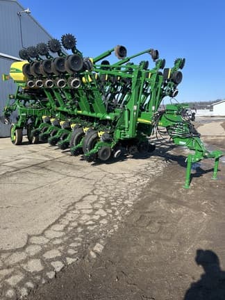 Image of John Deere 1795 equipment image 3