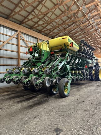 Image of John Deere 1795 equipment image 1