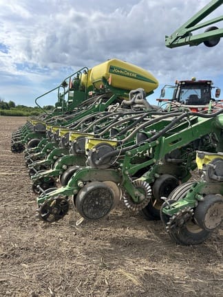 2017 John Deere 1795 Equipment Image0