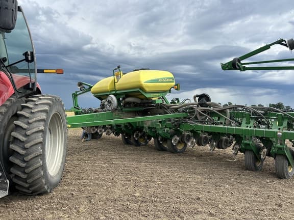 Image of John Deere 1795 equipment image 2