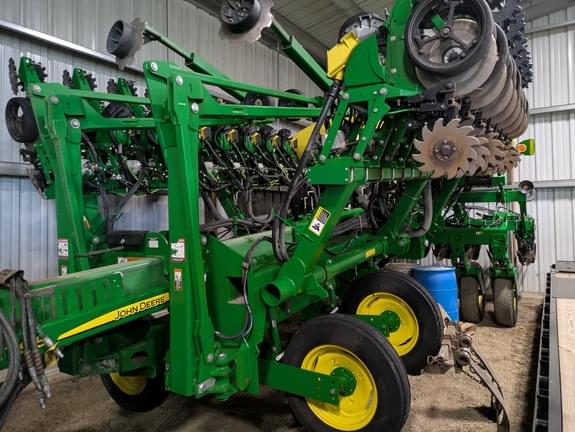 Image of John Deere 1795 equipment image 2