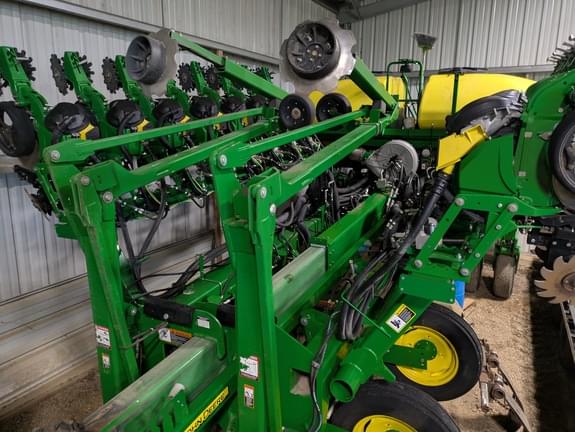 Image of John Deere 1795 equipment image 3