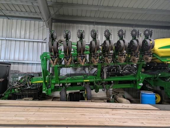 Image of John Deere 1795 equipment image 4