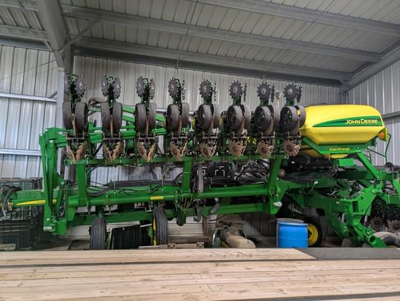 Image of John Deere 1795 equipment image 1