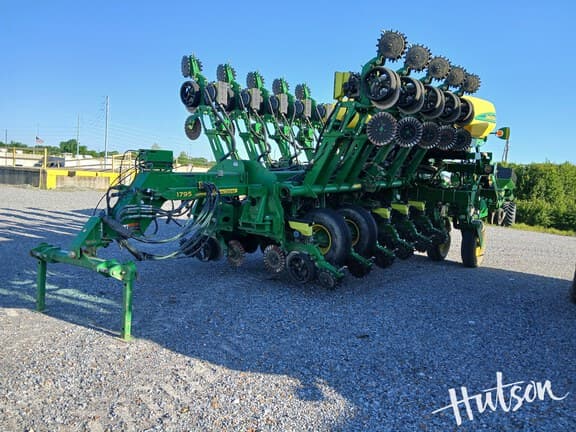 Image of John Deere 1795 equipment image 1