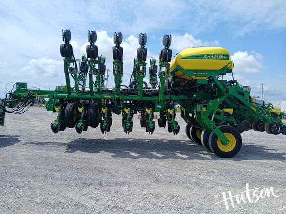 Image of John Deere 1795 equipment image 2