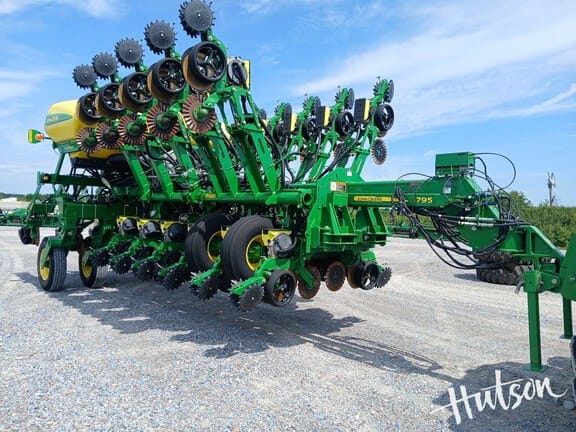 2017 John Deere 1795 Equipment Image0