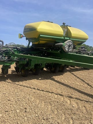 2017 John Deere 1795 Equipment Image0