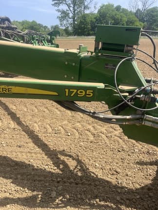 Image of John Deere 1795 equipment image 3