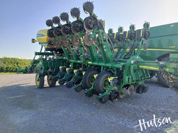2017 John Deere 1795 Equipment Image0
