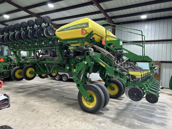 Image of John Deere 1795 equipment image 2