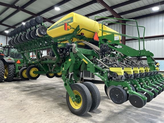 Image of John Deere 1795 equipment image 3