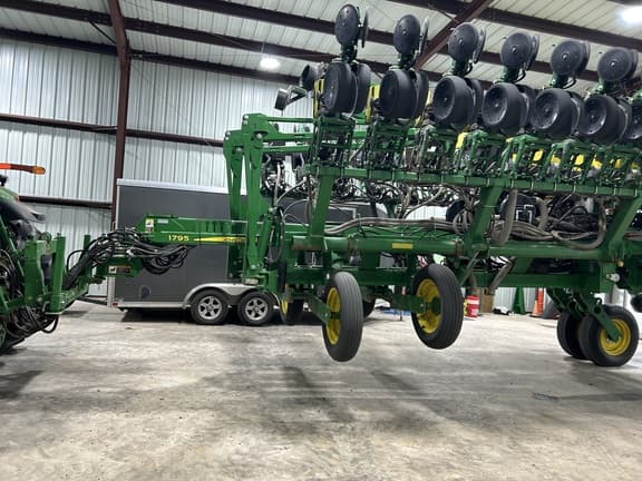 Image of John Deere 1795 equipment image 1