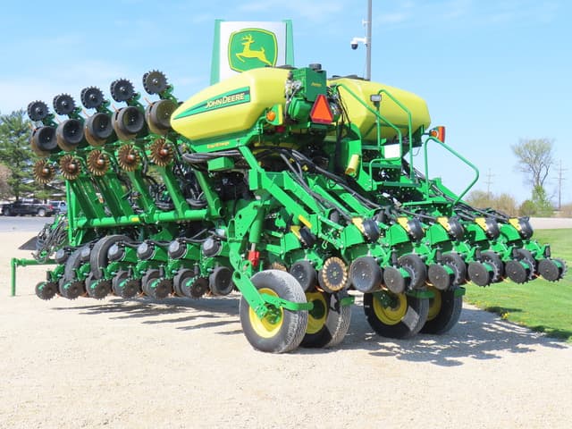 Image of John Deere 1795 equipment image 4