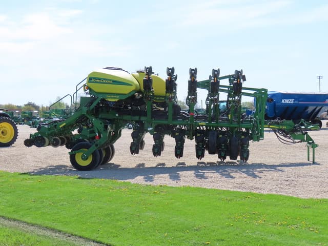 Image of John Deere 1795 equipment image 3