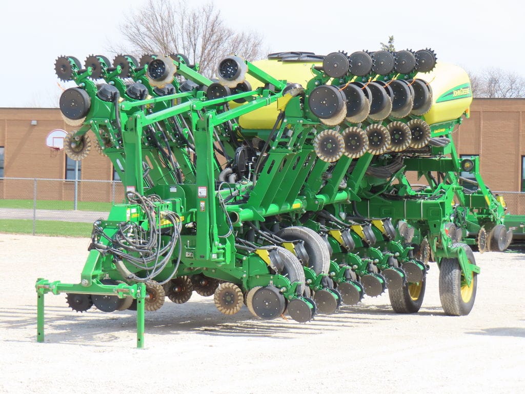 2017 John Deere 1795 Equipment Image0