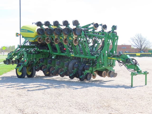 Image of John Deere 1795 equipment image 1