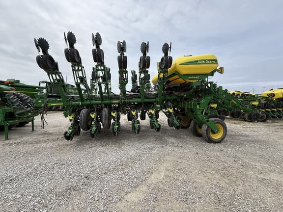 Image of John Deere 1795 equipment image 1