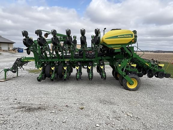 Image of John Deere 1795 equipment image 2
