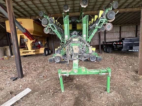 Image of John Deere 1795 equipment image 4