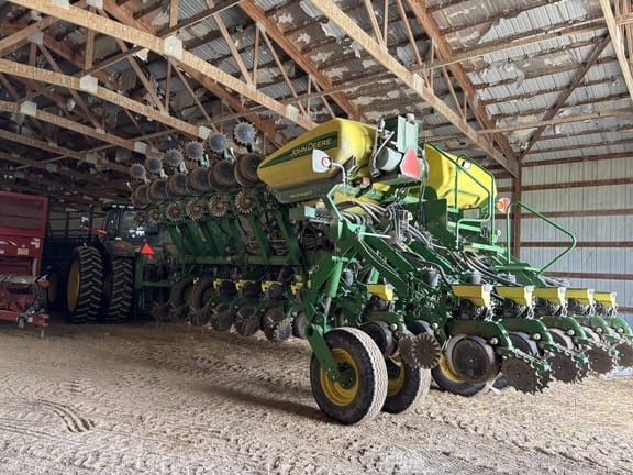 2017 John Deere 1795 Equipment Image0