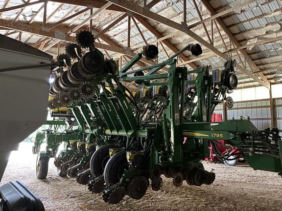 Image of John Deere 1795 equipment image 4